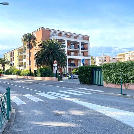 Residence 4 Etoiles Port Marine Sainte-Maxime Exterior photo